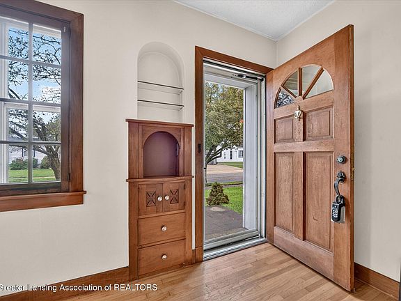 3rd image of 2029 Harding Ave