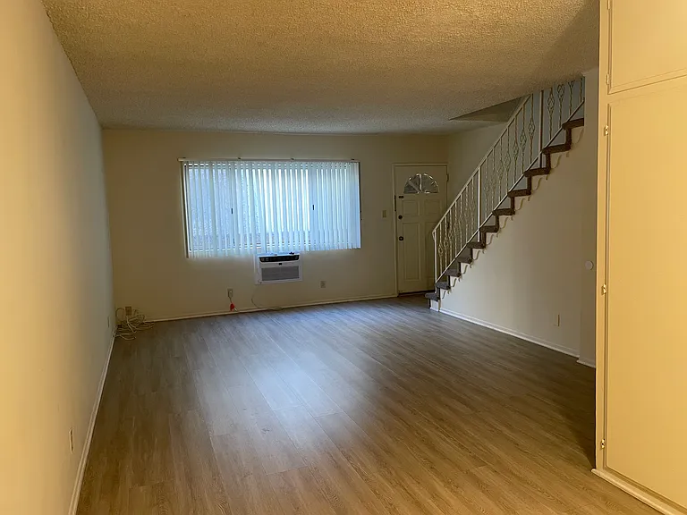 1161 Linden Ave #1 — Photo 5