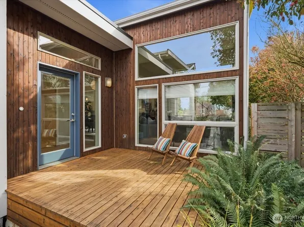 711 N 97th Street, Seattle, WA 98103