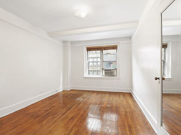 5th image of 304 W 75th St APT 3A