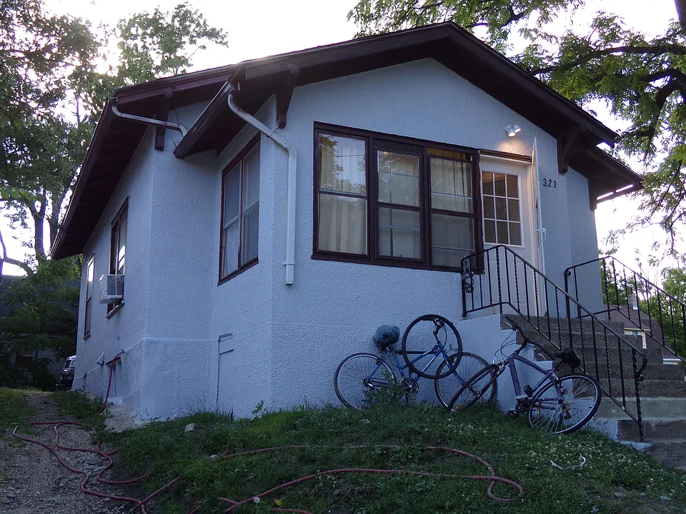 323 Winter Ave