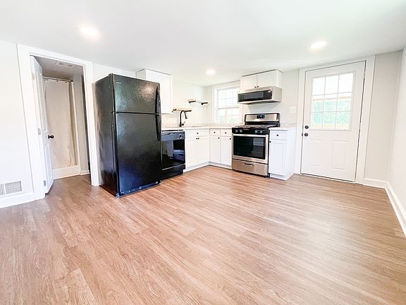 5th image of 19831 Point Lookout Rd APT 3