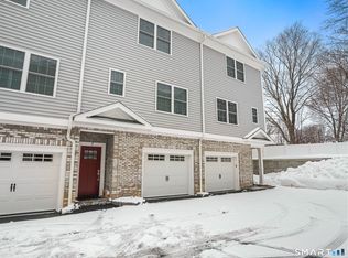 6 Beacon Sq #7, Fairfield, CT 06825