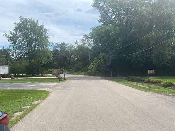 5th image of 1084 West Dr