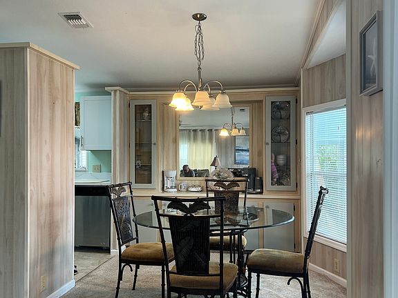 3rd image of 903 Dogwood Dr #1