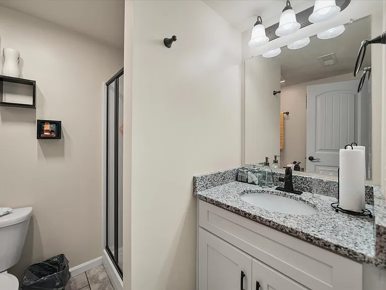 685 Friars Grn — Photo 18