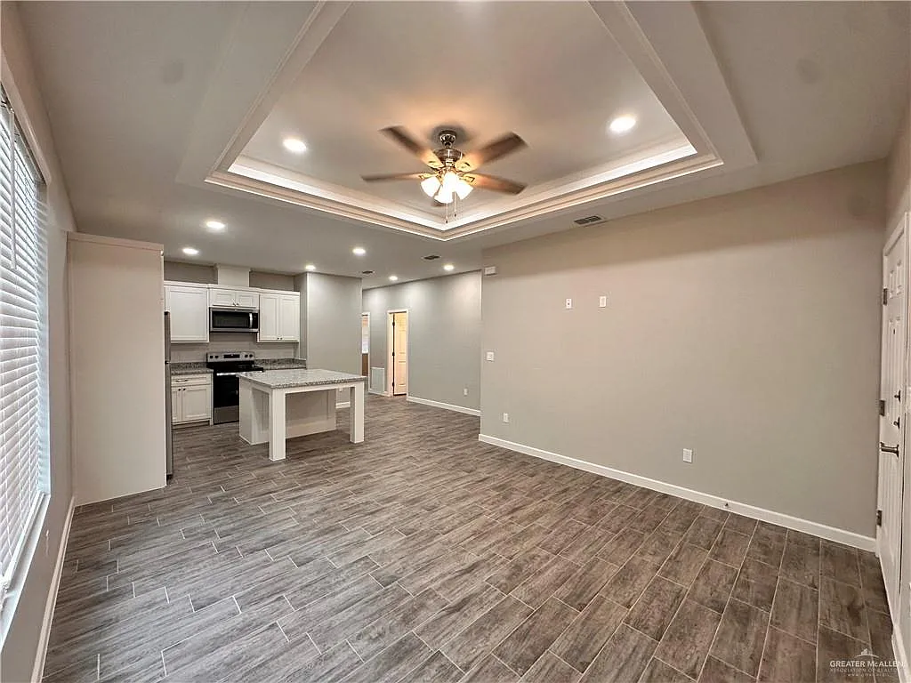 Building Photo - 2308 E San Andrea St #4