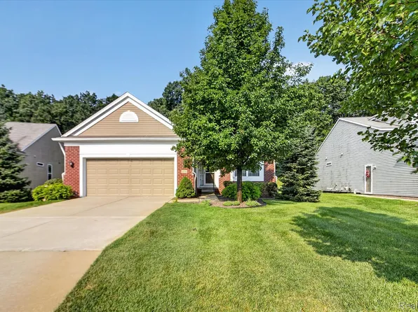 3578 Rainier Dr, Howell, MI 48843