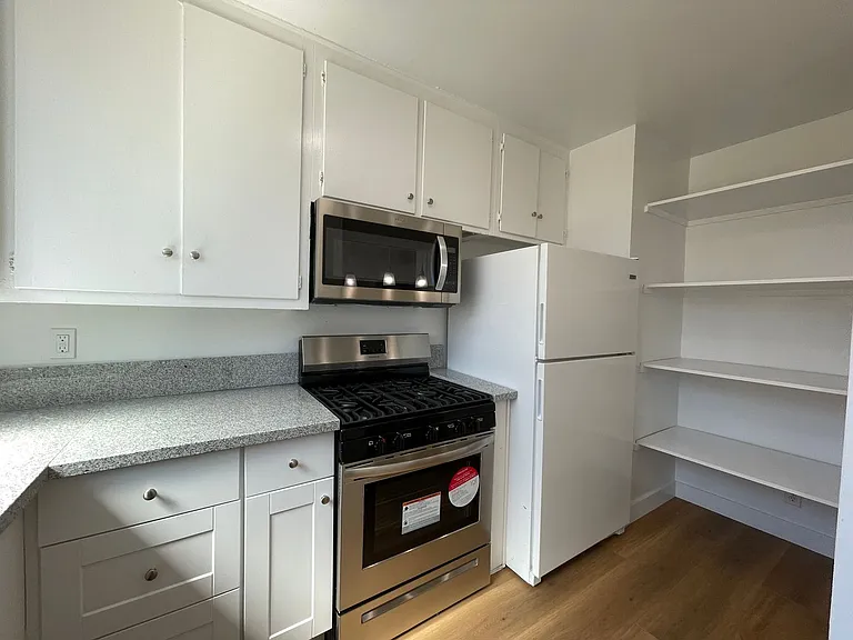 7351 Variel Ave — Photo 11