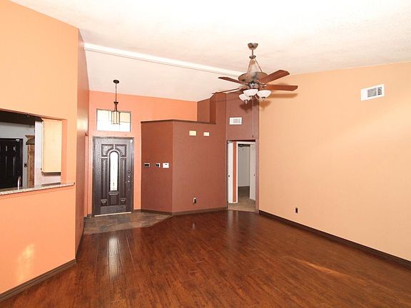 3rd image of 304 Eichelberger Dr