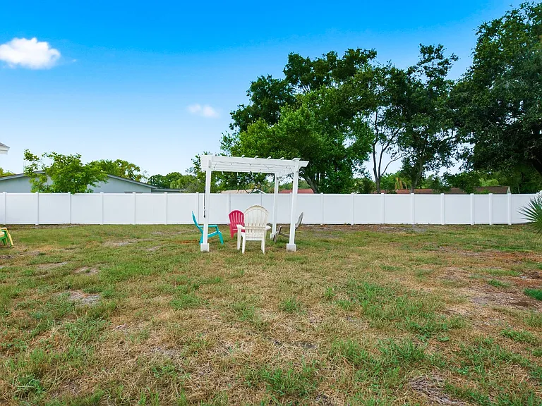 330 Scott Ct — Photo 34