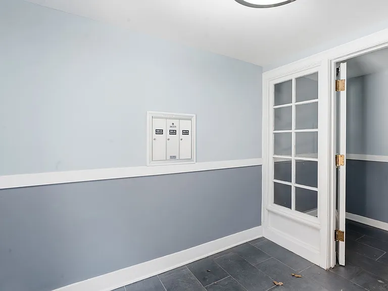 920 W Oakdale — Photo 17