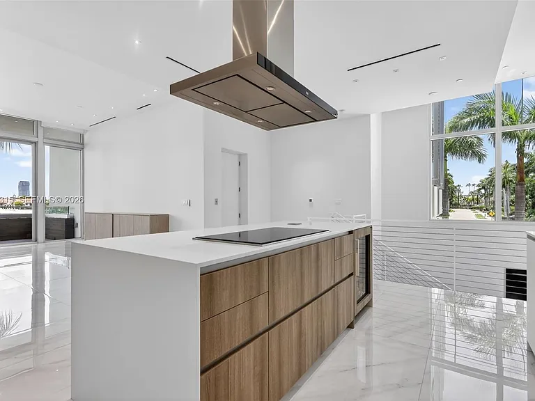 3750 Yacht Club Dr #Townhouse 5 — Photo 14
