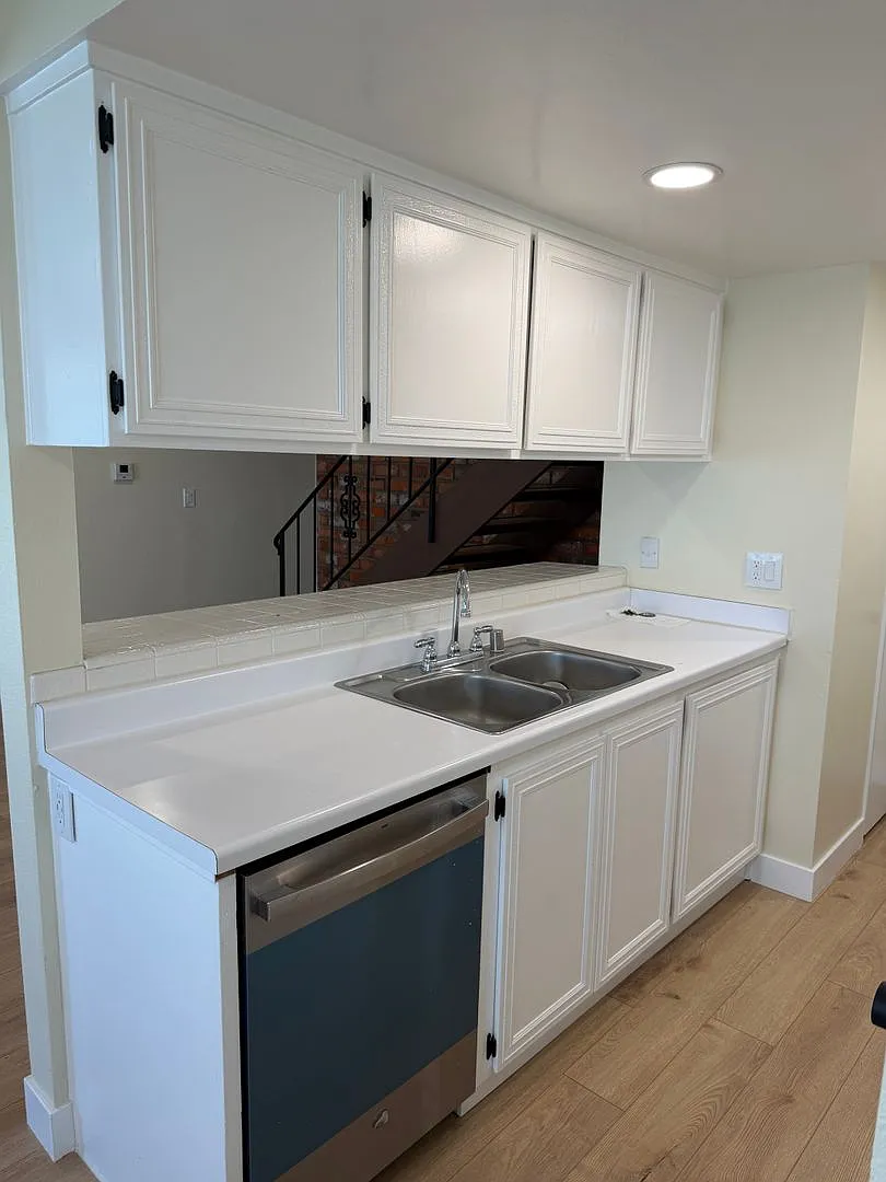 2-Story 2 Bed, 1 bath condo — Photo 4