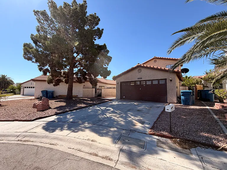 6665 Gatehouse Ln — Photo 2