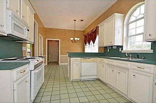 3rd image of 6019 Rosemead Cir