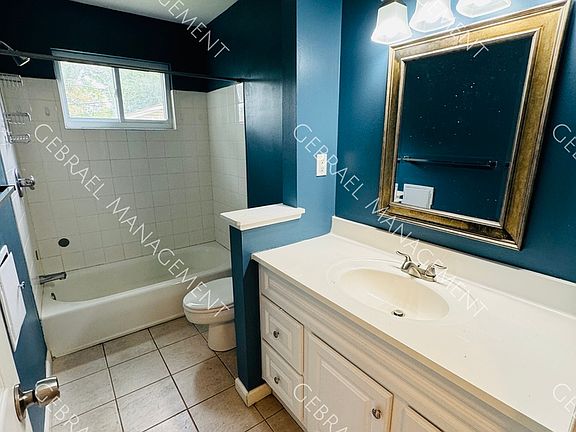 3rd image of 24332 Cunningham Ave