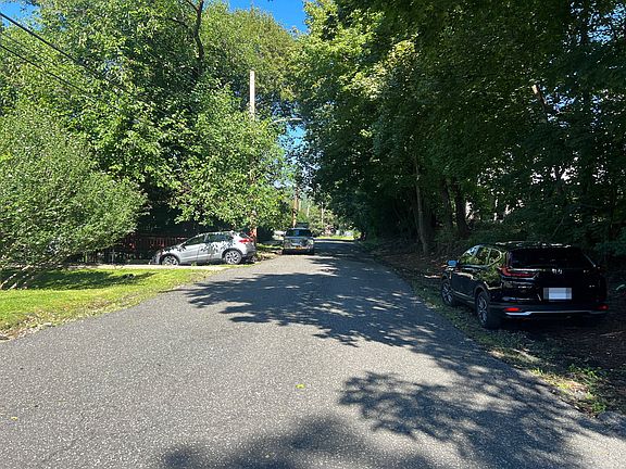 4th image of 13 Woodrow Ave #A-k-15