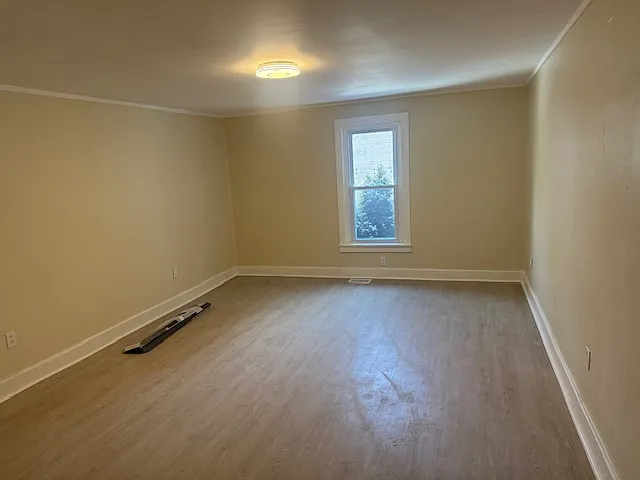 115 W Commercial St — Photo 9