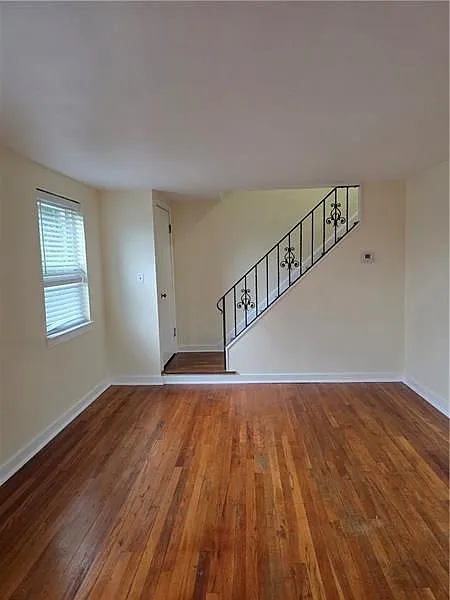 3 bed, 1.0 bath, 1100 sqft, $1,450 — Photo 2