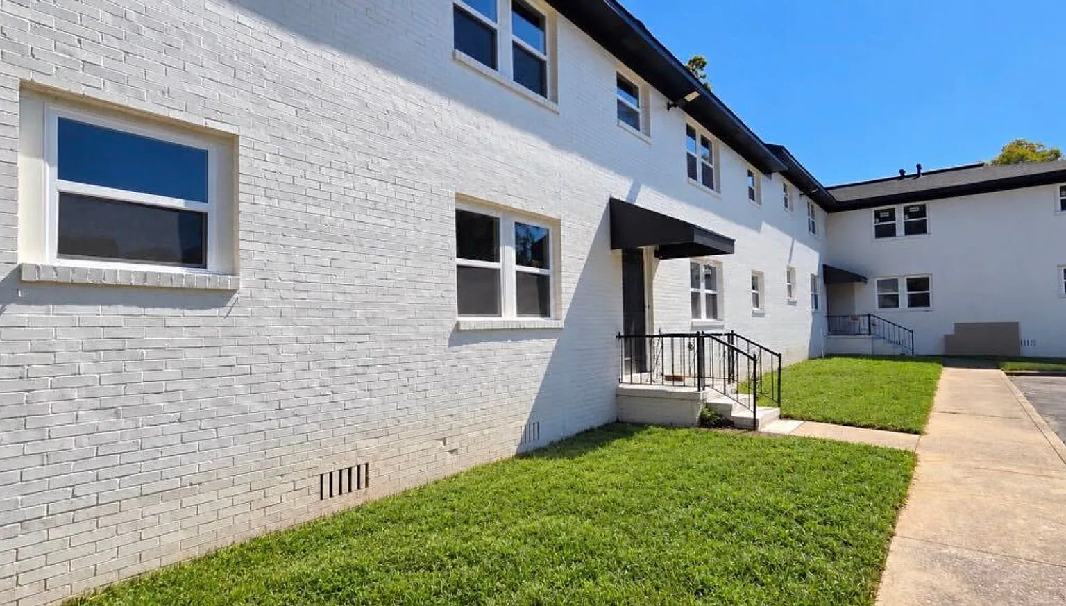 Freshly Remodeled 2-Bedroom Apartments in Birmingham — Photo 2