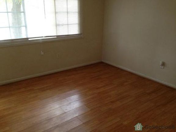 4th image of 914 Hurtsborne Ct
