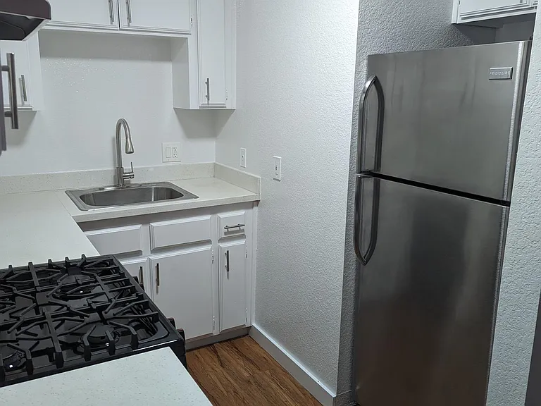 7014 Lanewood Ave #5 — Photo 2