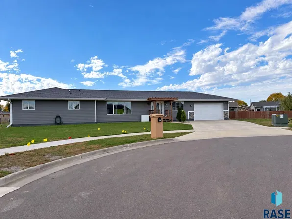4909 W Bent Grass Cir, Sioux Falls, SD 57107