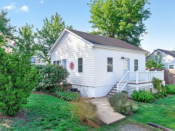 3rd image of 207 Douglas Ave