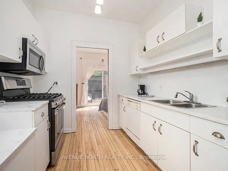 208 Clarence St #1 — Photo 8