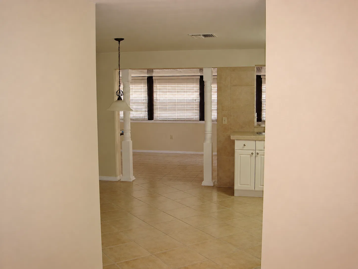 4 bed, 1598 sqft, $2,495 — Photo 3