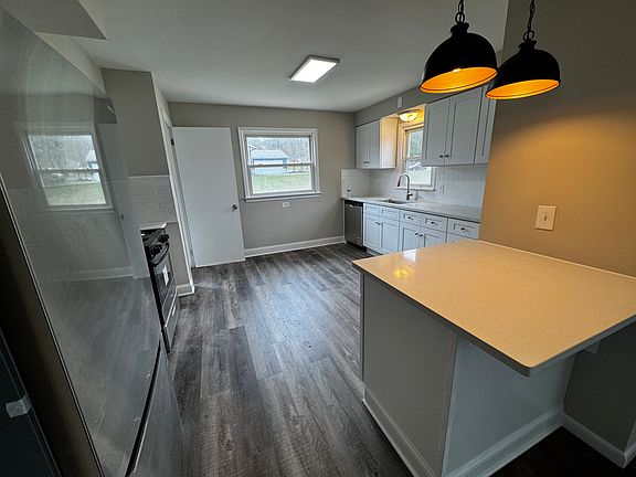 Convenient 2-stool overhang in area adjacent to living room