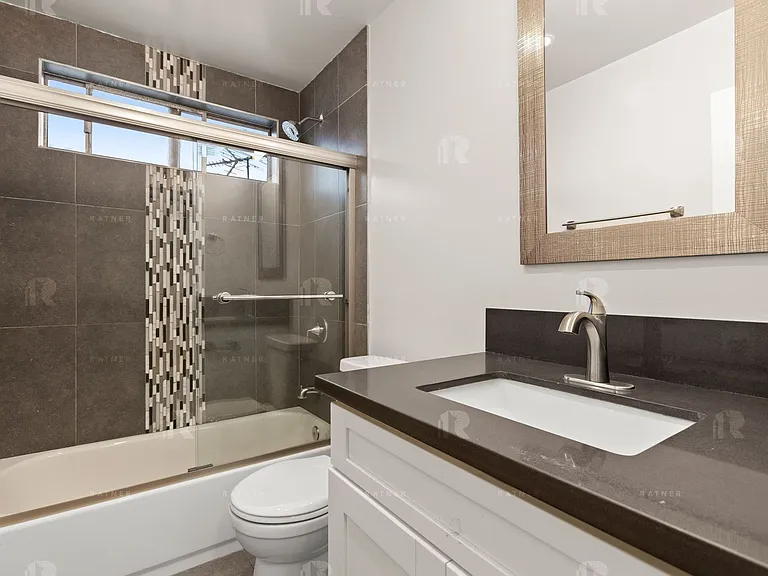 (AR/GA/YO:B) 7259 Willoughby Avenue — Photo 12