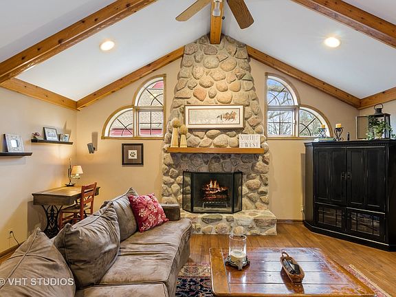 STUNNING FAMILY ROOM!