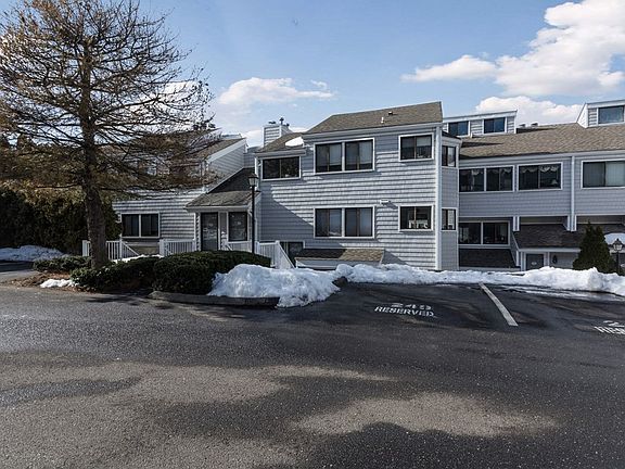 3rd image of 161 Rowayton Woods Dr