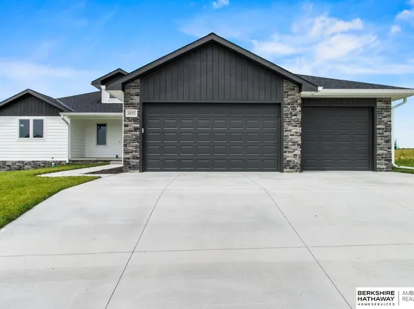 3055 Southern Hills Dr, Blair, NE 68008