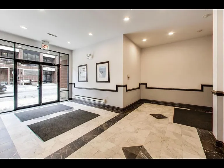 2472 W Foster Ave #405 — Photo 9