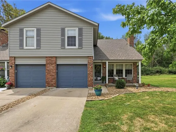 203 W Foxwood Dr, Raymore, MO 64083