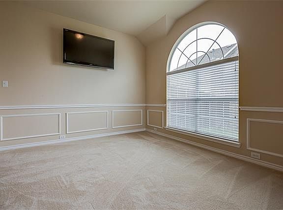 4th image of 417 Fairweather St