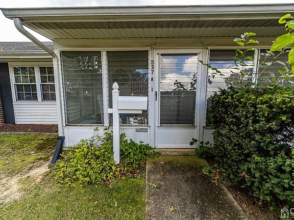 2nd image of 537 Dartmoor Ct #A