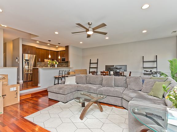 5th image of 1232 N Milwaukee Ave #3