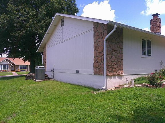 4th image of 1423 N Walnut Rd E