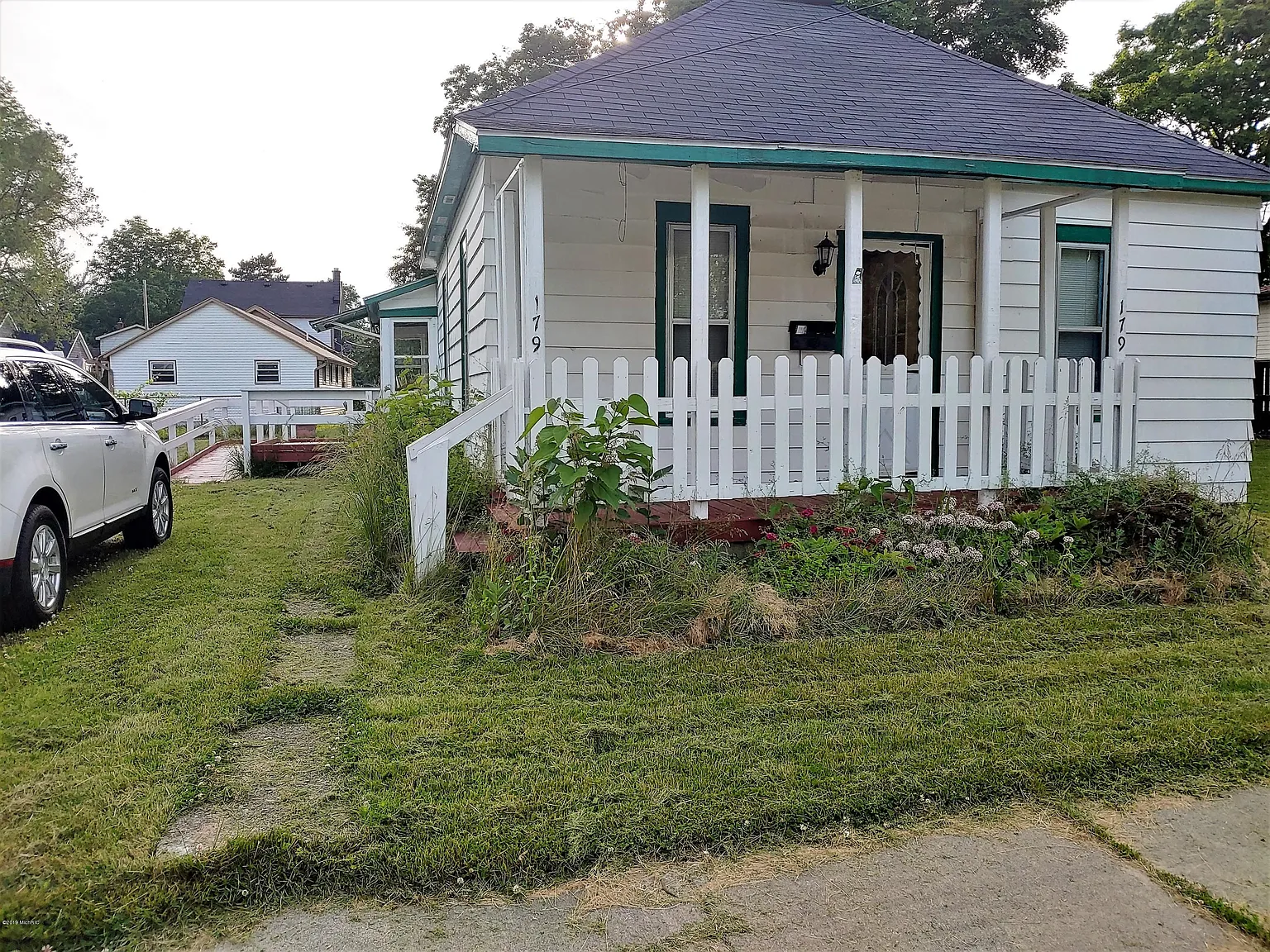 179 N Elm St photo 1