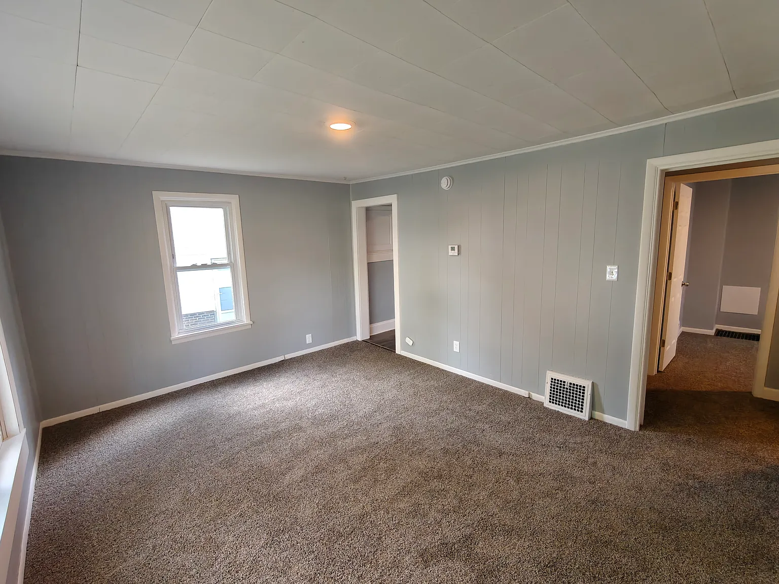 3 bed, 1.5 bath, 991 sqft, $1,200 — Photo 4