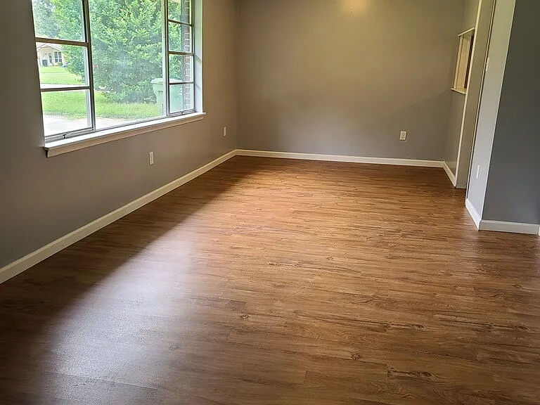 410 Gleason Ct — Photo 6