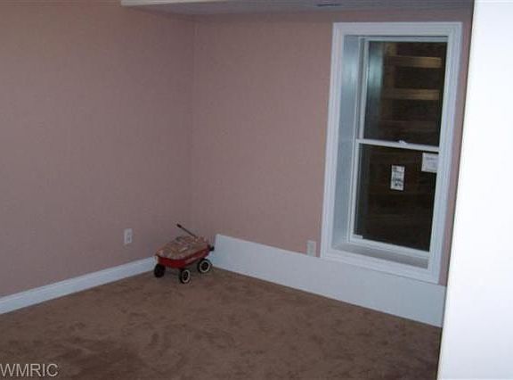 4th image of 24856 Kingsbury St