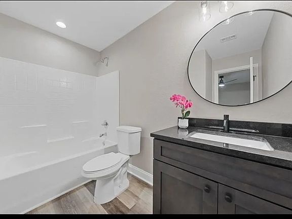 3rd image of 2024 Bagby Ave #B