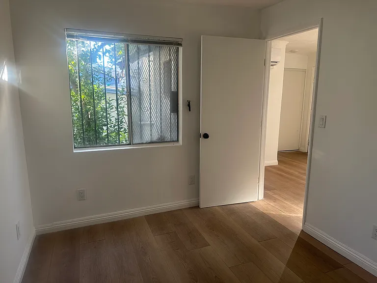 411 S Grande Vista Ave #1/2 — Photo 6