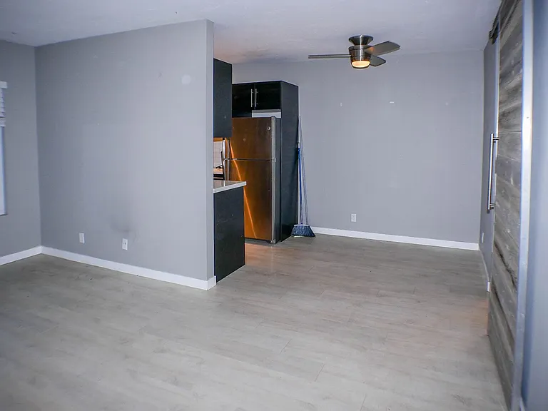 4474 Winona Ave — Photo 6