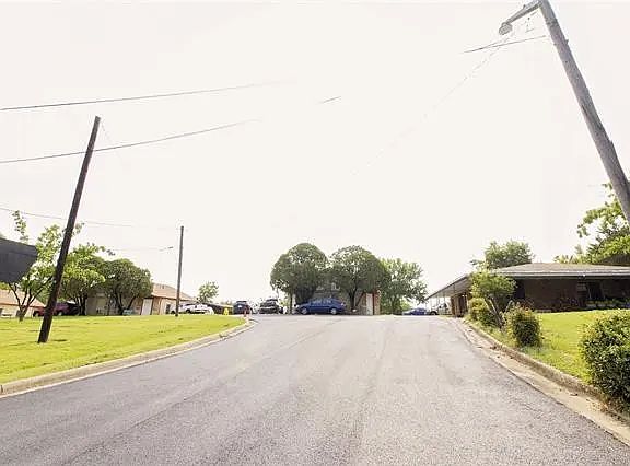 4th image of 2070 N Us Highway 69 #4